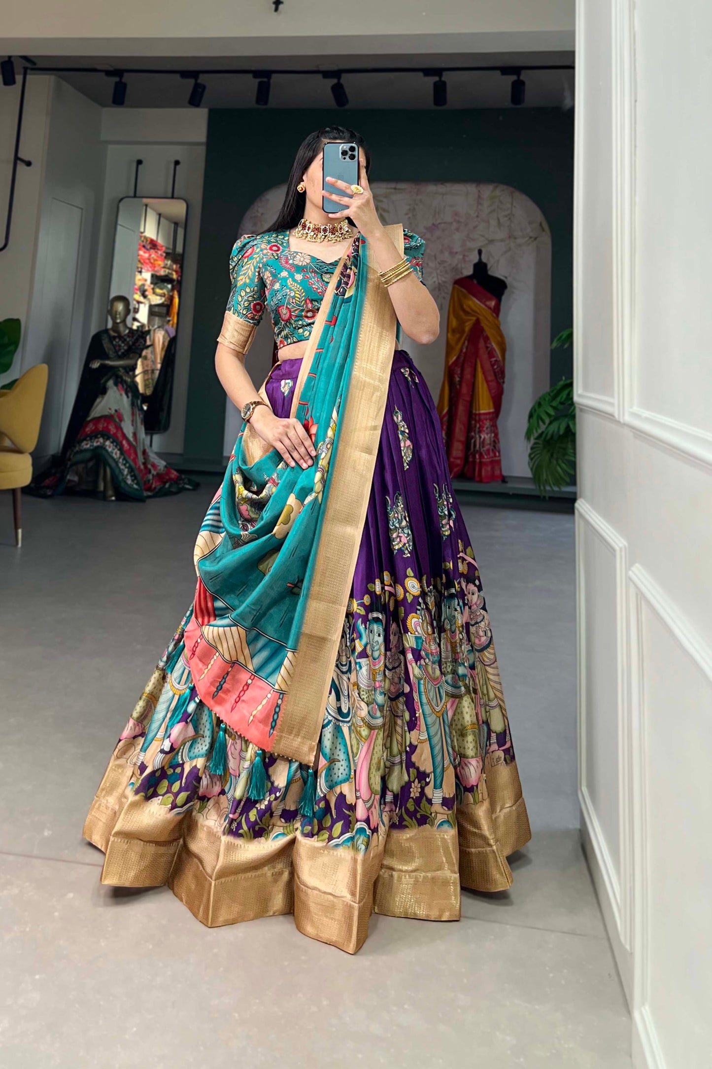purple Lehenga reflects charm and contemporary grace – made for cheerful gatherings and stylish daytime events. 