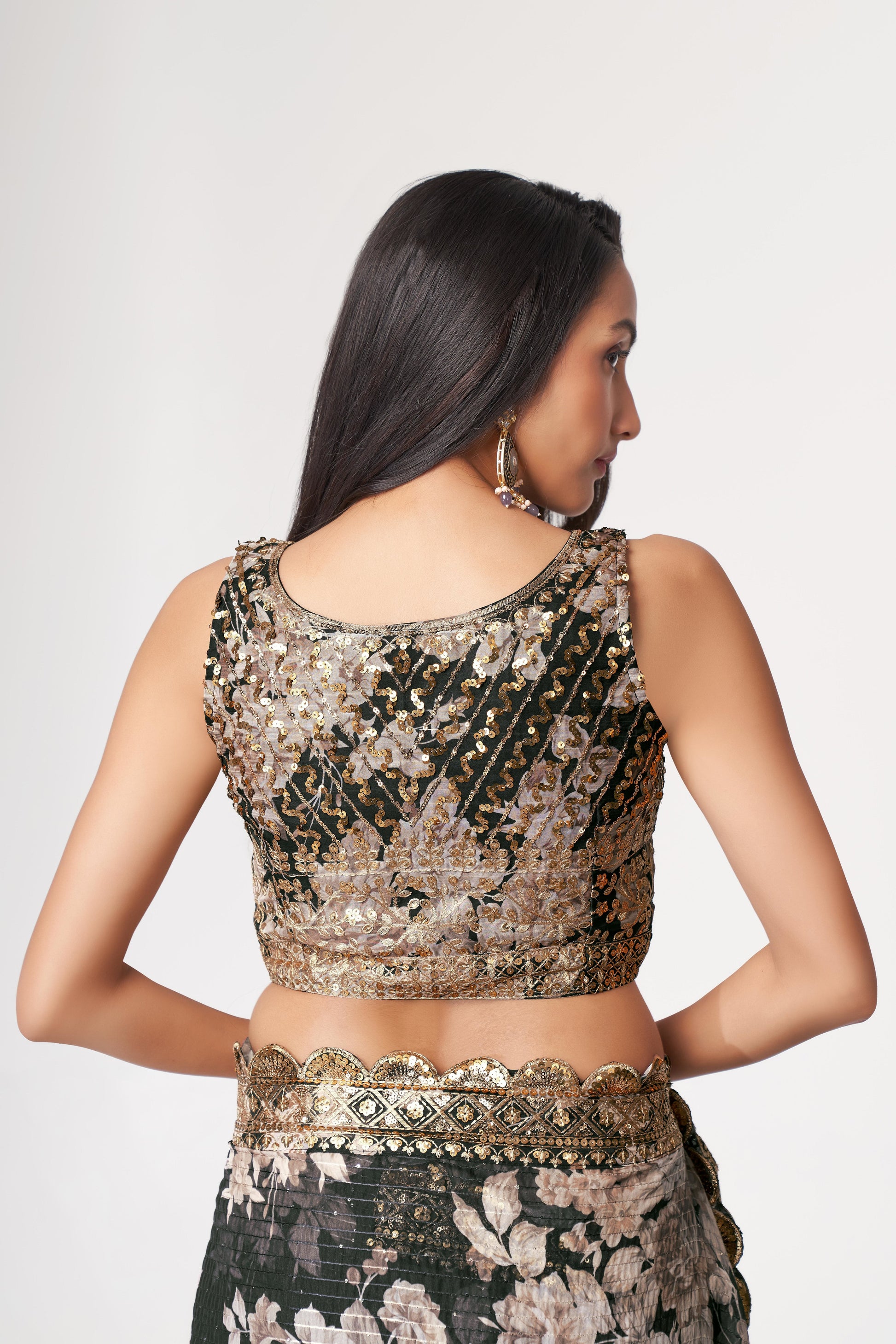 Black Saree defines elegance and confidence – perfect for evening parties and receptions. 
