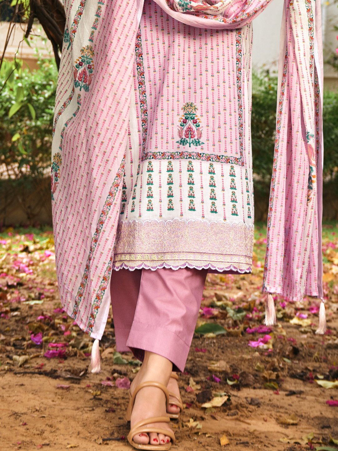 Pink colour cotton wear reflects softness and charm – perfect for graceful day functions. 