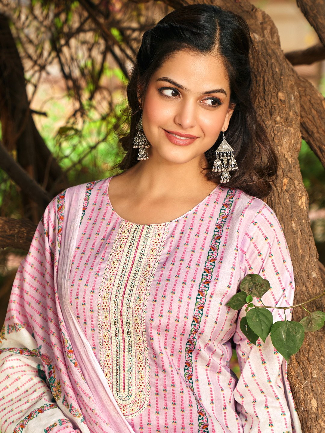 Pink colour cotton wear reflects softness and charm – perfect for graceful day functions. 