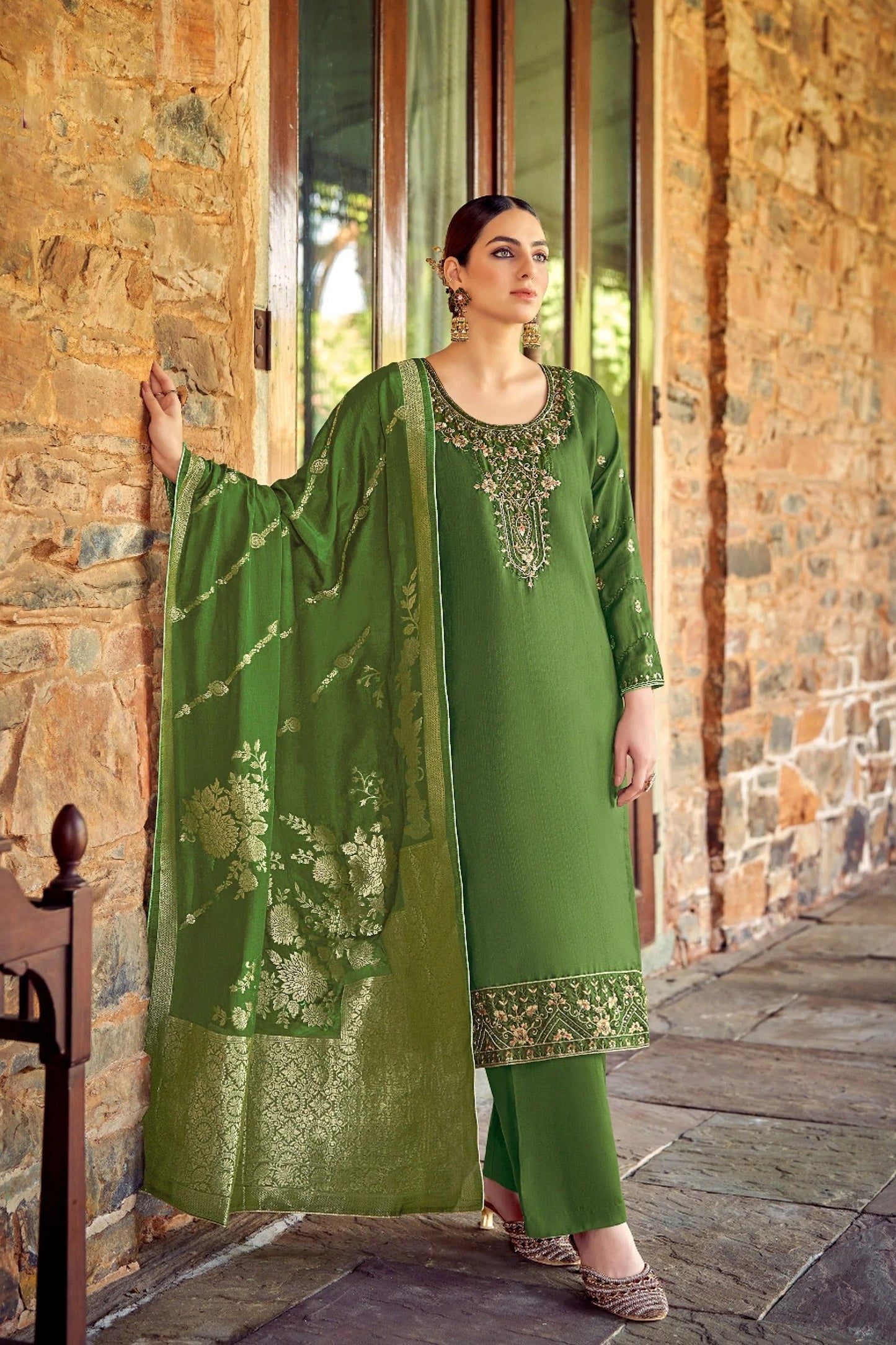 Green colour cotton wear symbolizes freshness and festivity – great for Mehndi or family gatherings. 