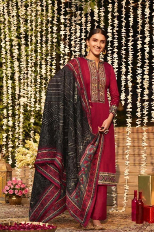 Red colour cotton wear speaks tradition and boldness – perfect for weddings and festive nights. 