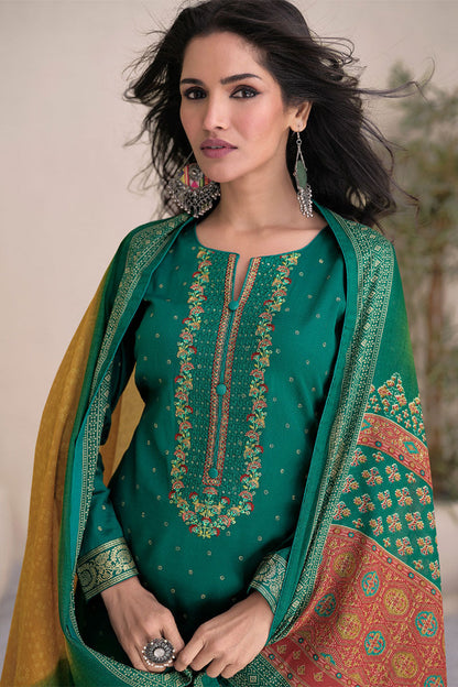 Green colour cotton wear symbolizes freshness and festivity – great for Mehndi or family gatherings. 