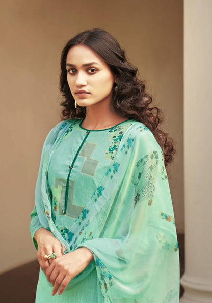 Green colour cotton wear symbolizes freshness and festivity – great for Mehndi or family gatherings. 