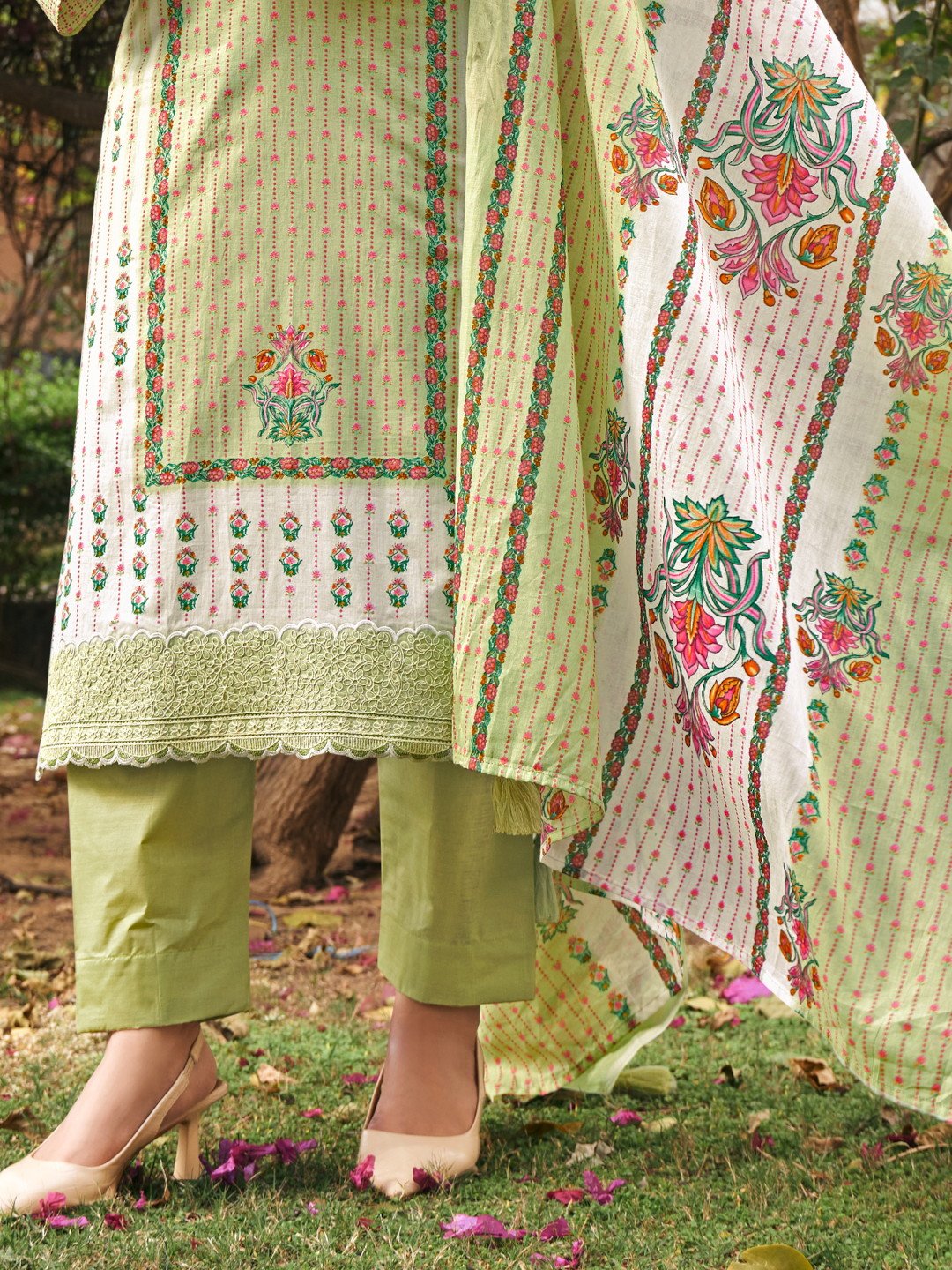 Green colour cotton wear symbolizes freshness and festivity – great for Mehndi or family gatherings. 