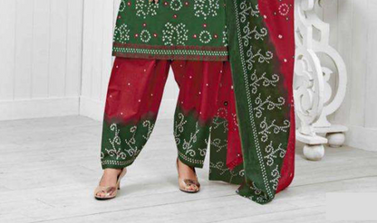 Green colour cotton wear symbolizes freshness and festivity – great for Mehndi or family gatherings. 