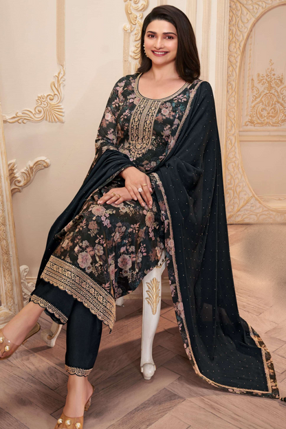 Black salwar kameez is always in fashion. It feels elegant and mysterious. 