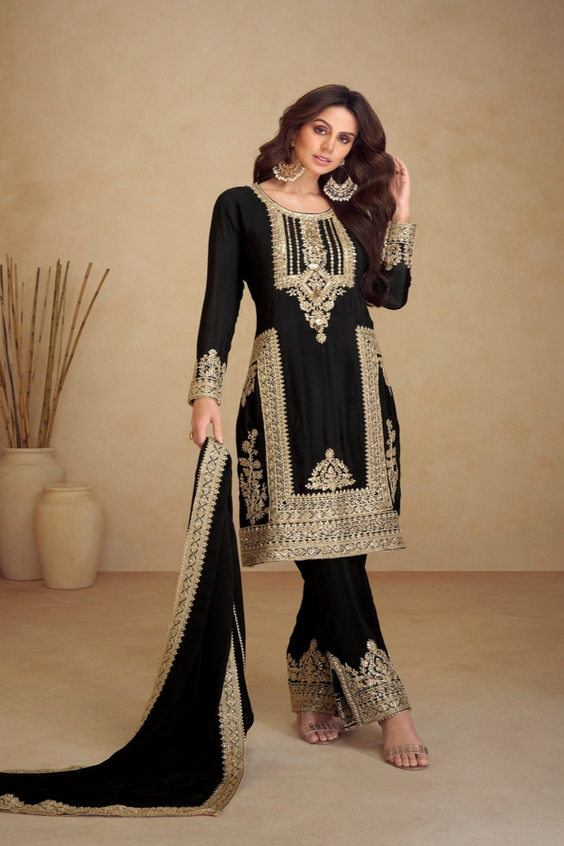 Black salwar kameez is always in fashion. It feels elegant and mysterious. 