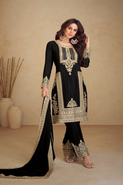 Black salwar kameez is always in fashion. It feels elegant and mysterious. 