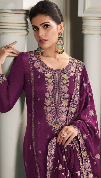 Embroidered wedding salwar kameez full outfit view
