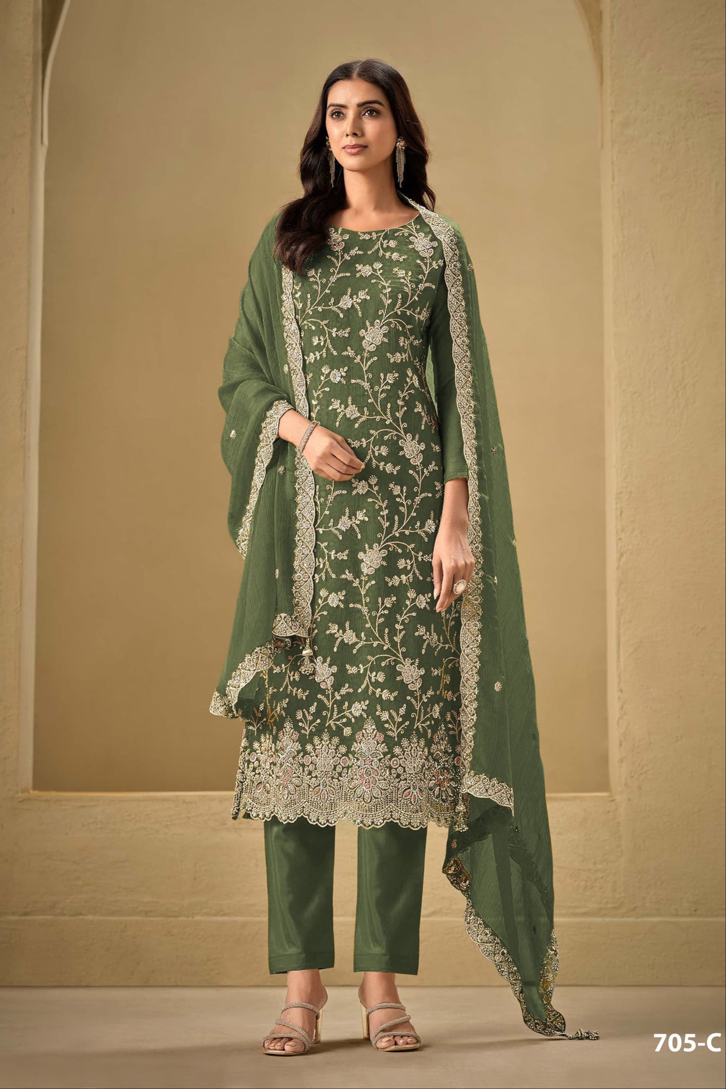 Olive Green salwar kameez feels fresh and natural. It’s great for everyday and special occasions. 