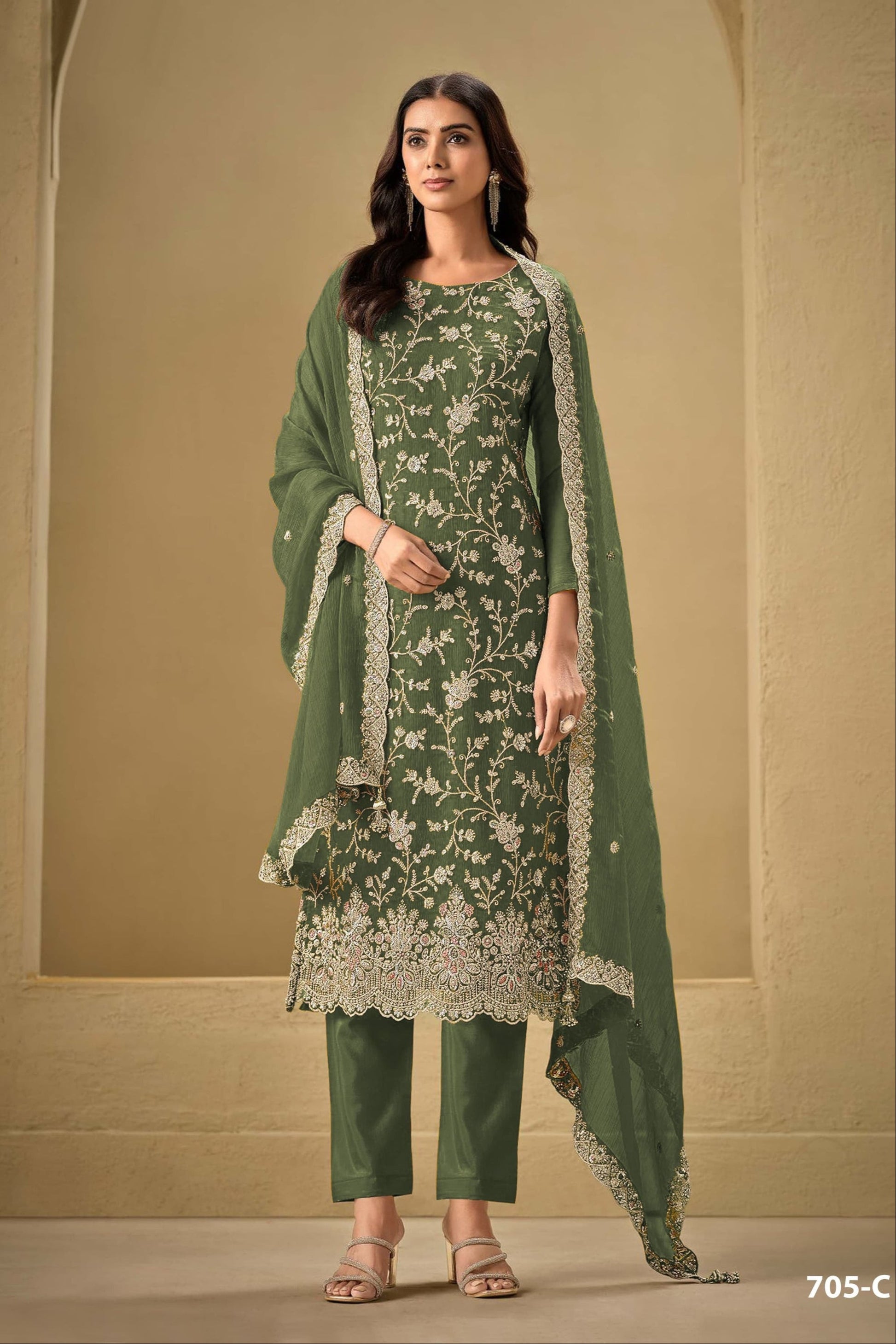 Olive Green salwar kameez feels fresh and natural. It’s great for everyday and special occasions. 