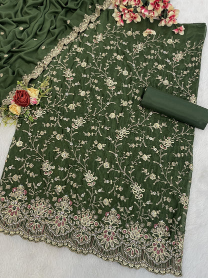 Olive Green salwar kameez feels fresh and natural. It’s great for everyday and special occasions. 