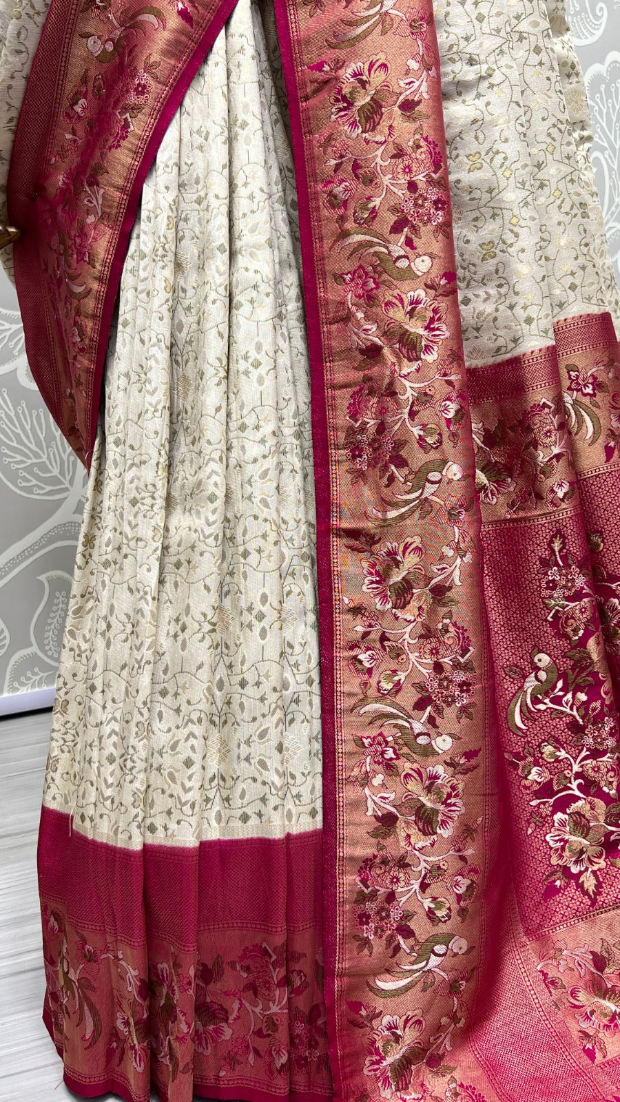 Off White Saree stands for purity and class – ideal for serene and sacred events.