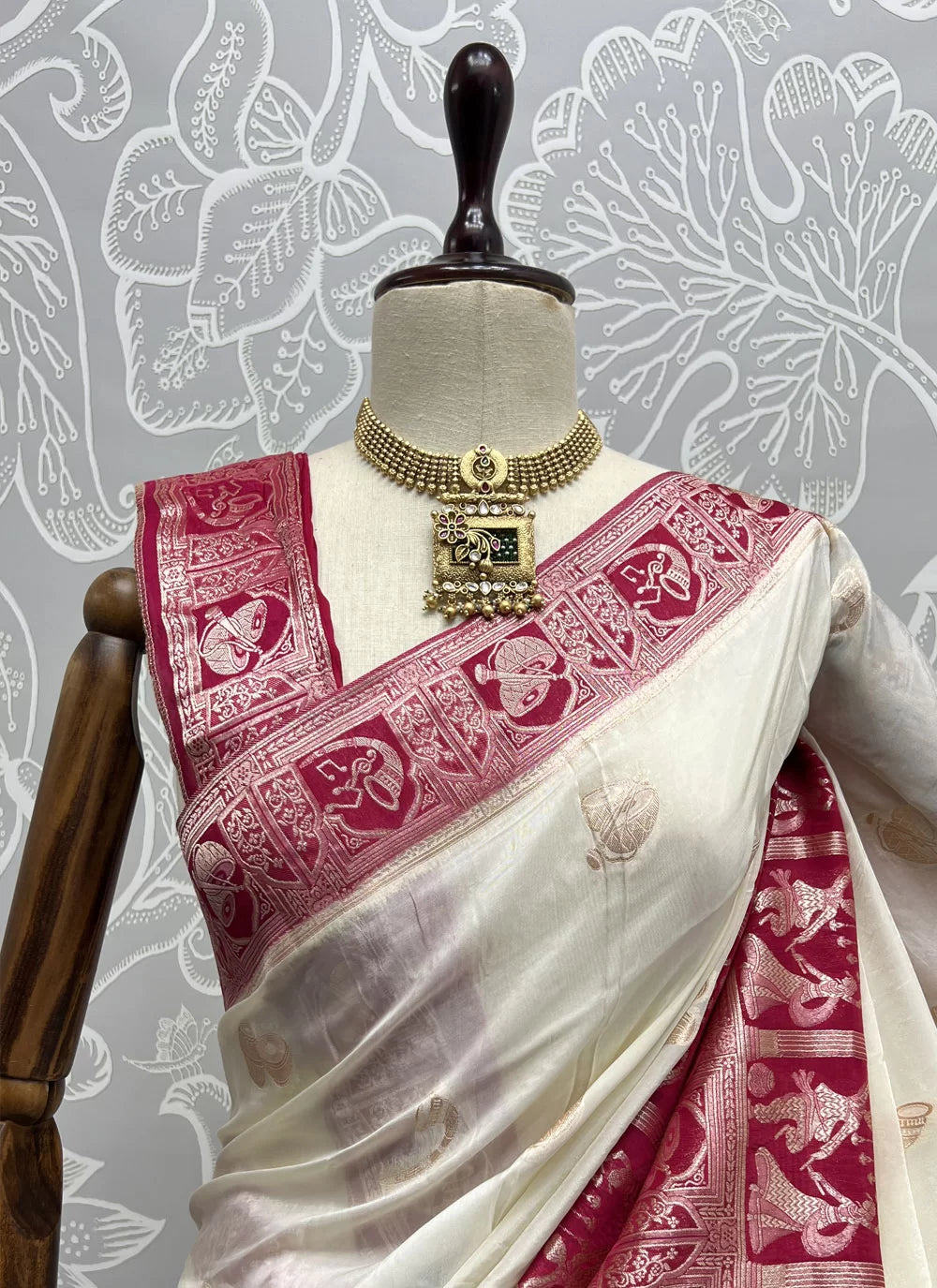 Off White Saree stands for purity and class – ideal for serene and sacred events.