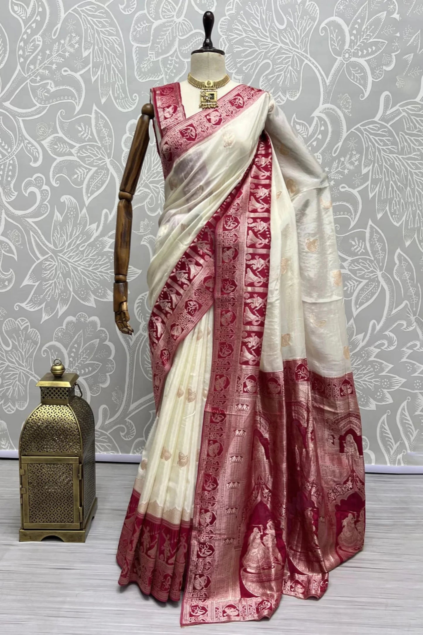 Off White Saree stands for purity and class – ideal for serene and sacred events.