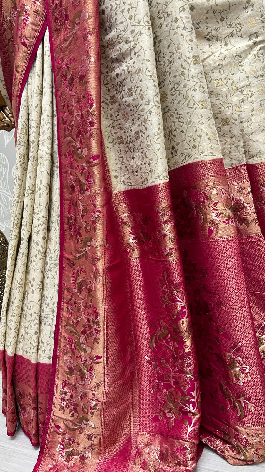 Off White Saree stands for purity and class – ideal for serene and sacred events.