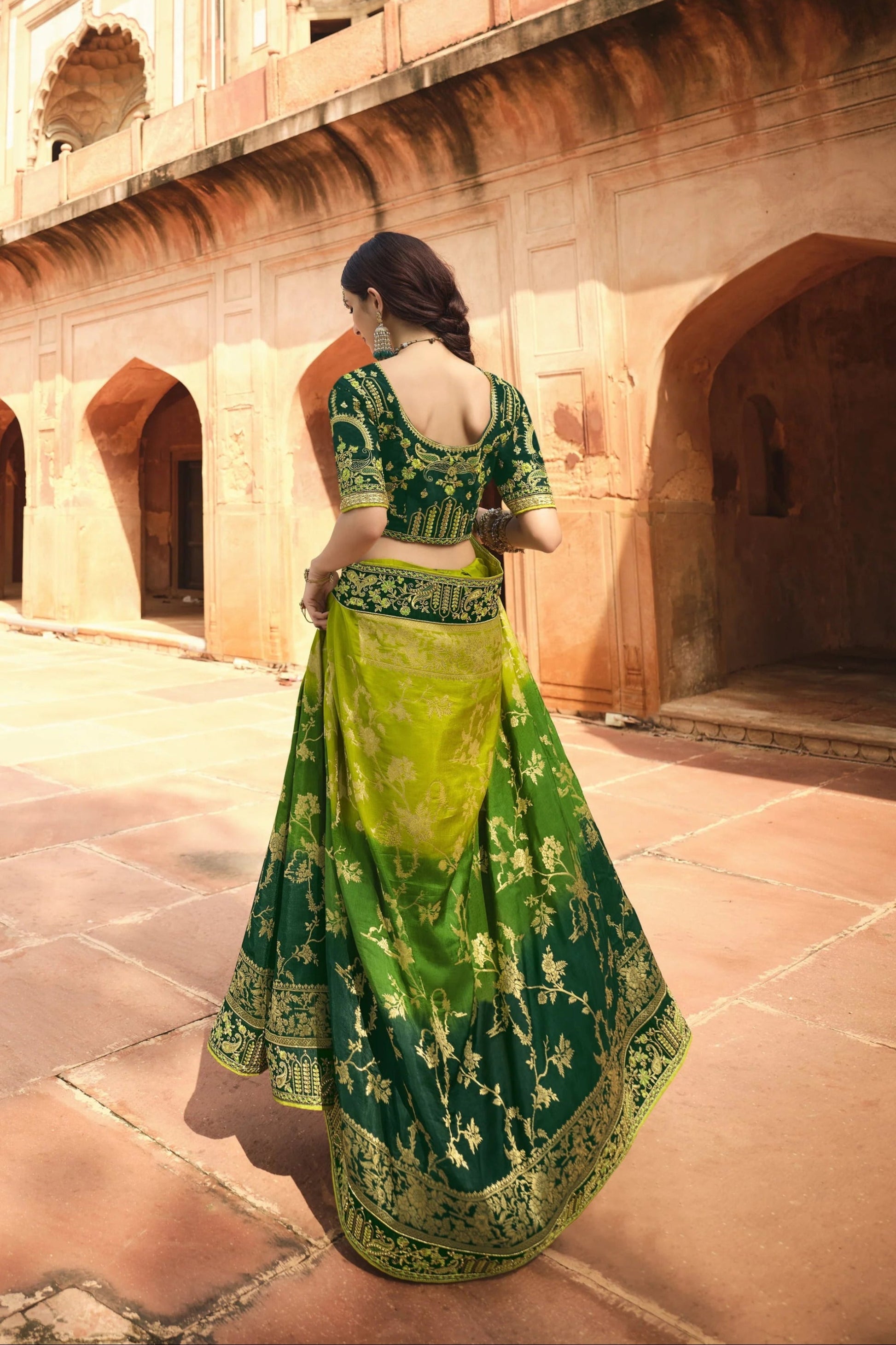 Green Saree symbolizes freshness and festivity – great for Mehndi or family gatherings. 
