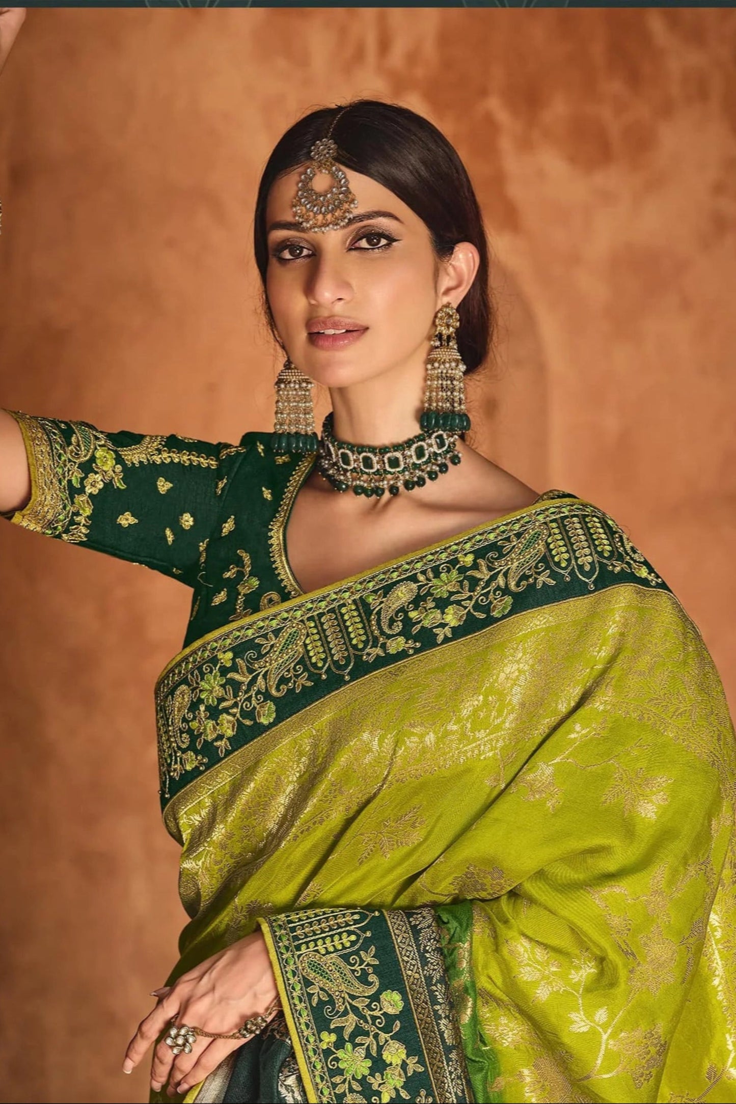 Green Saree symbolizes freshness and festivity – great for Mehndi or family gatherings. 