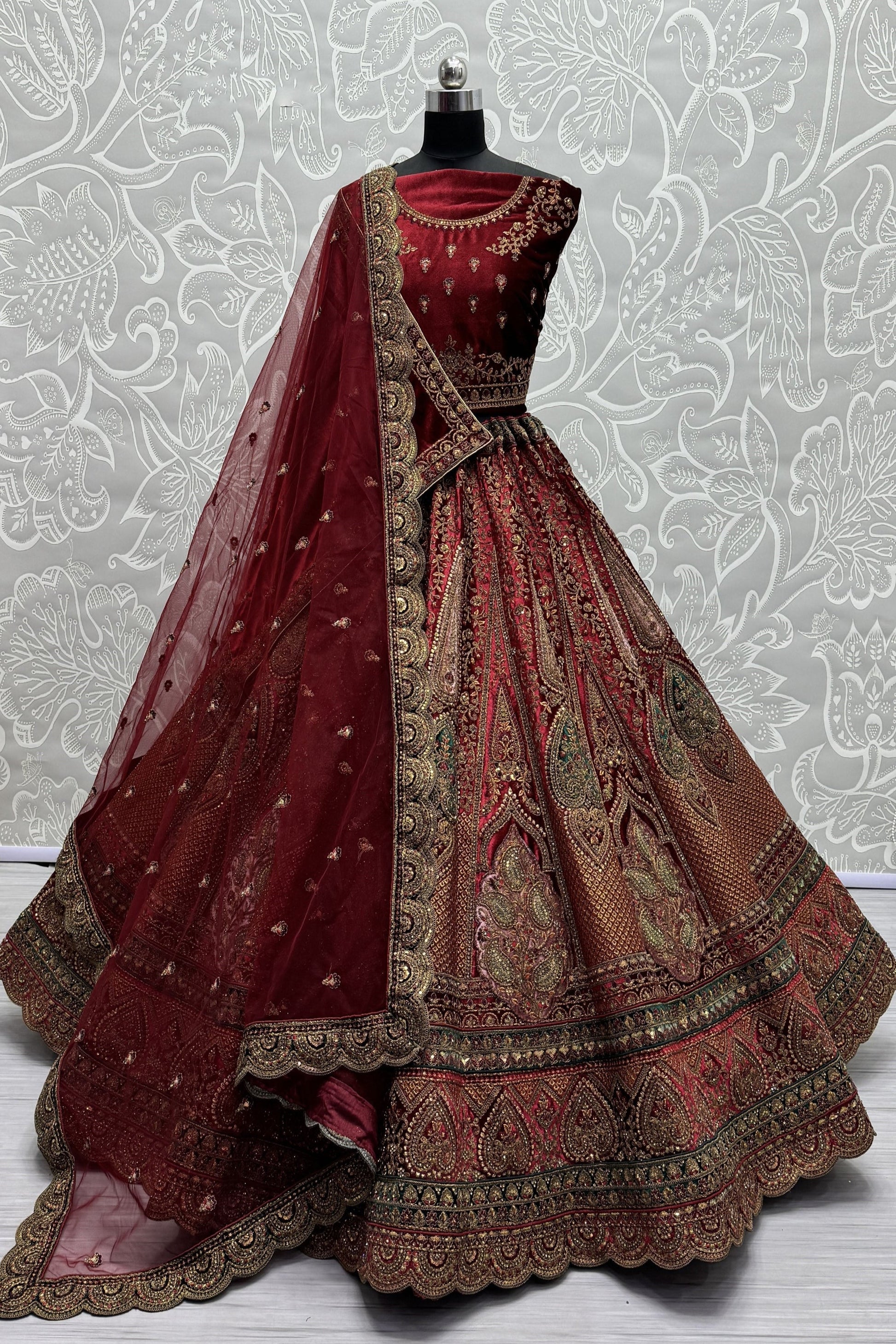Saree – Stay cool, look festive—naturally. 