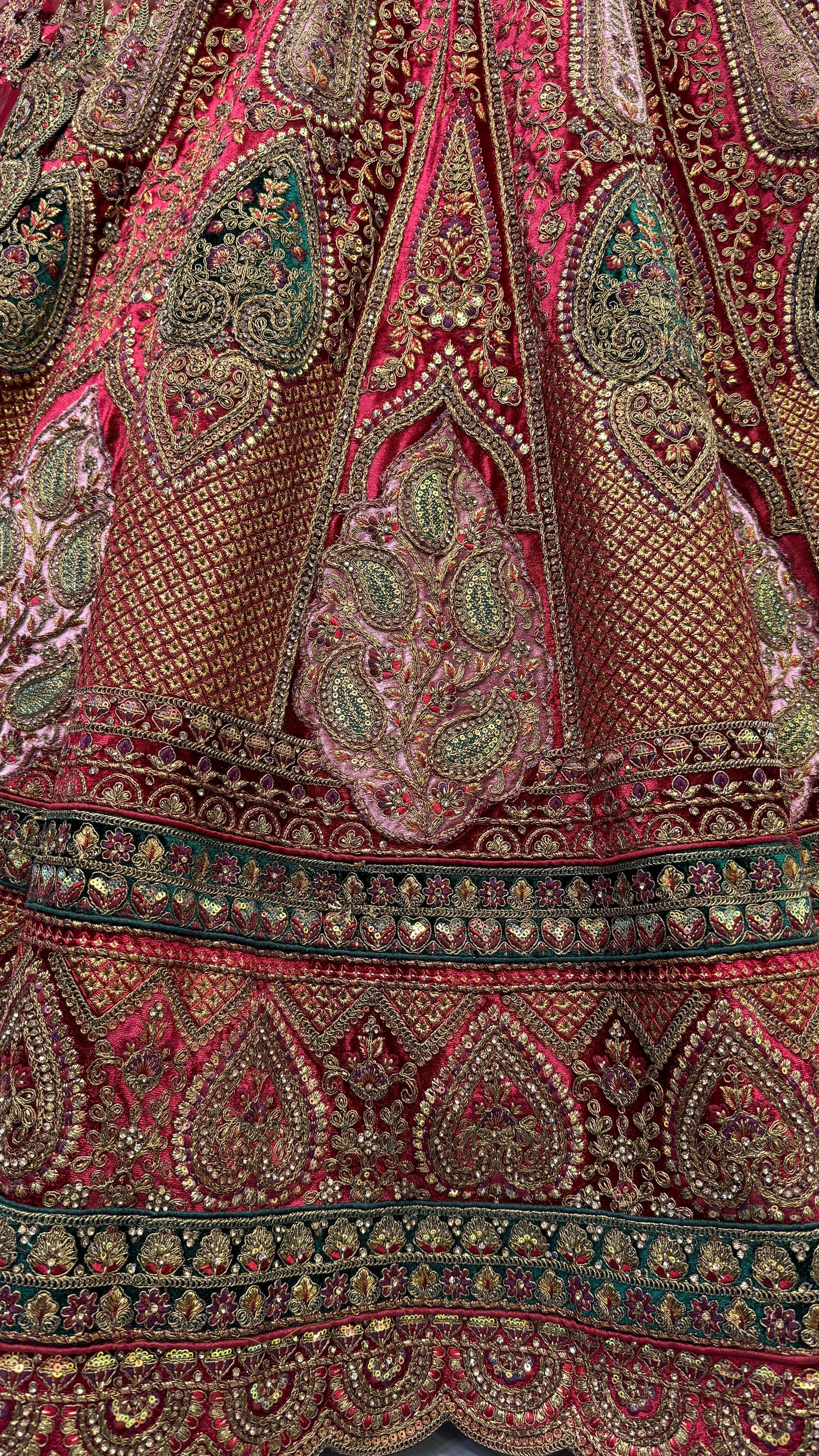Saree – Stay cool, look festive—naturally. 