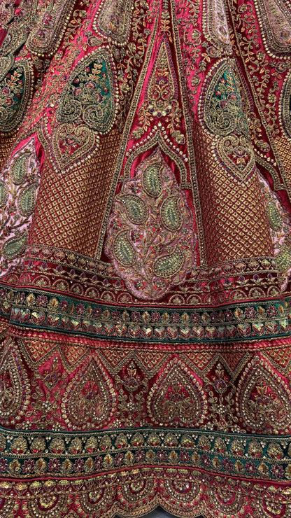 Saree – Stay cool, look festive—naturally. 
