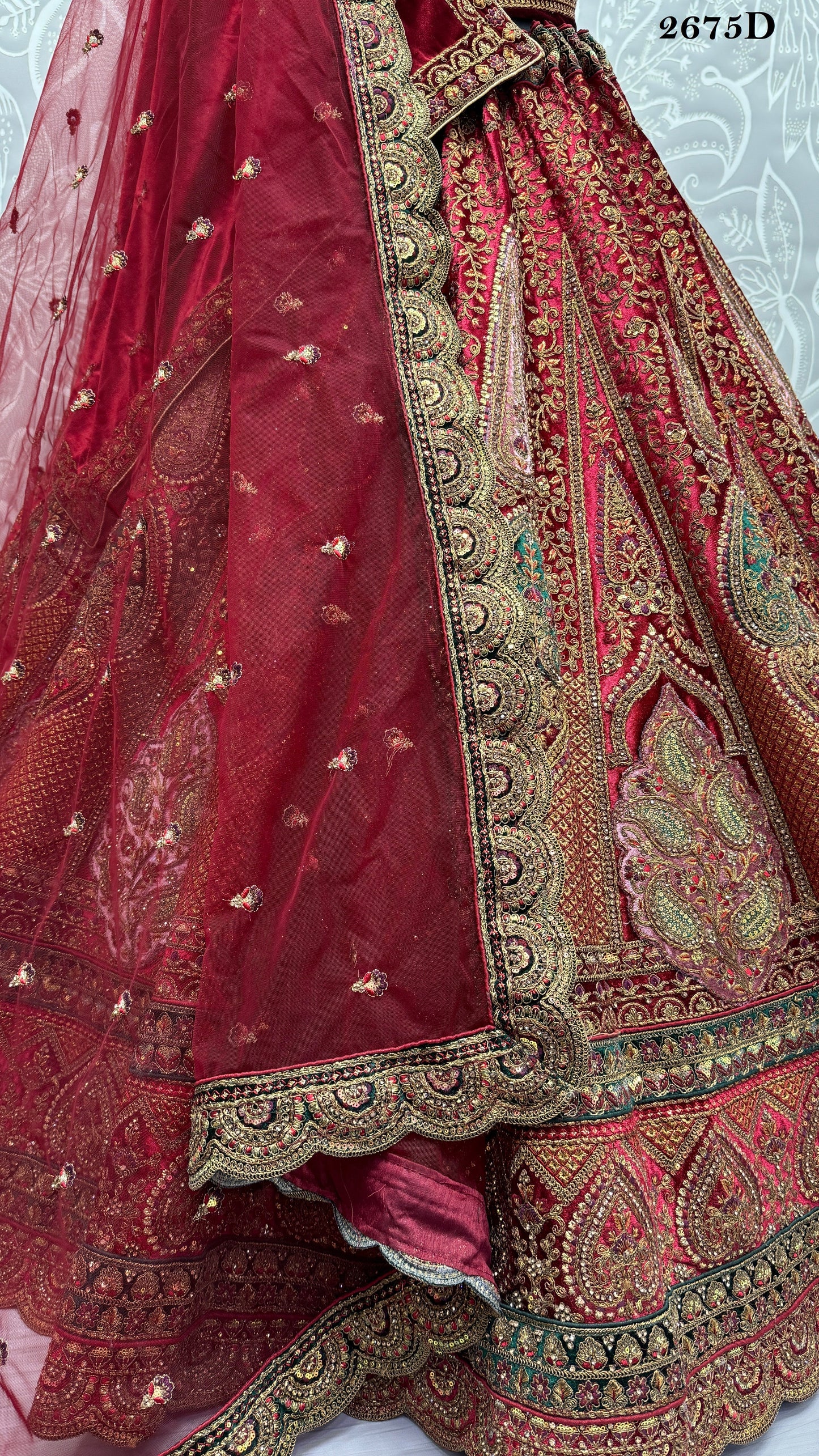 Saree – Stay cool, look festive—naturally. 