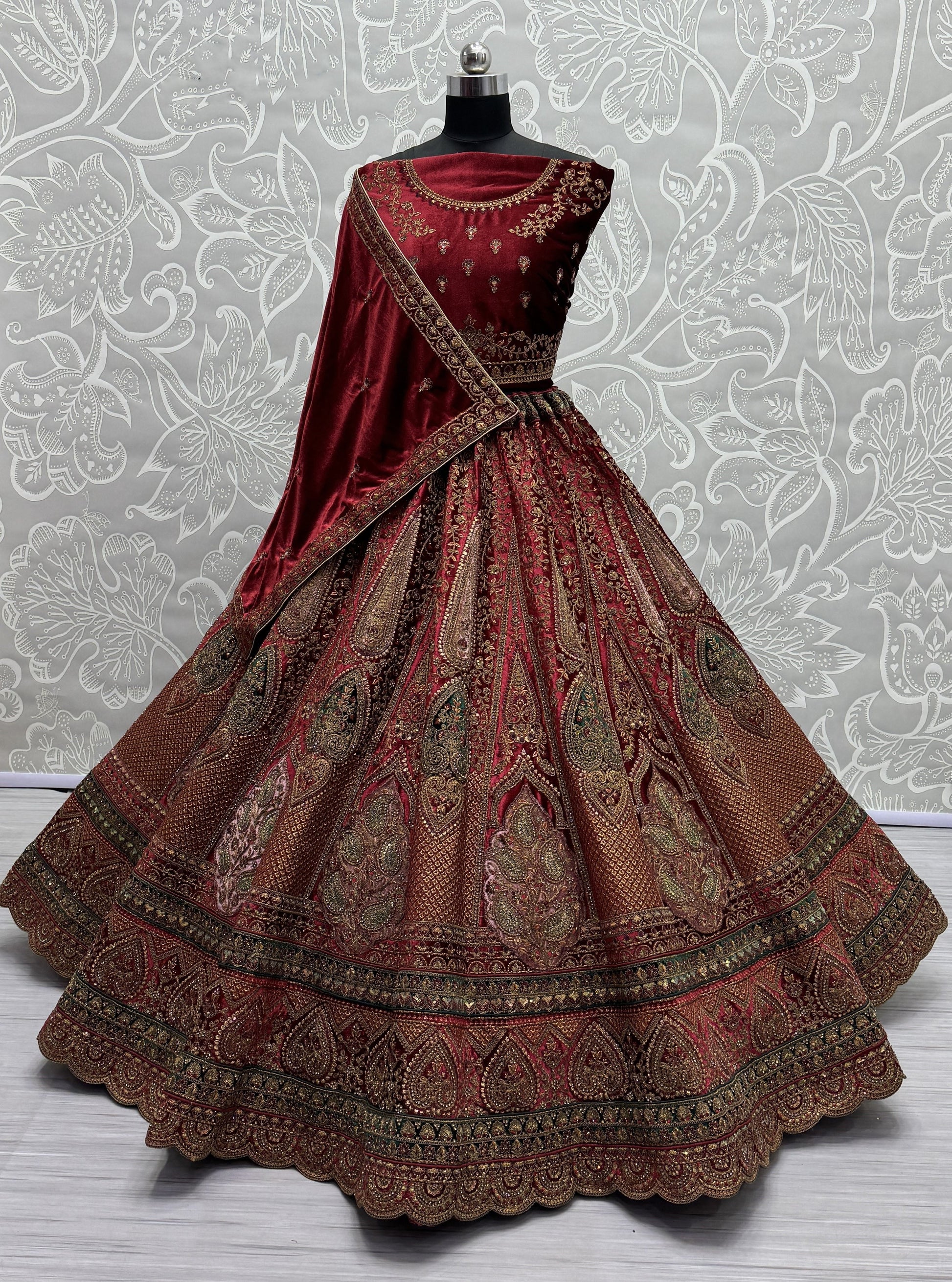 Saree – Stay cool, look festive—naturally. 