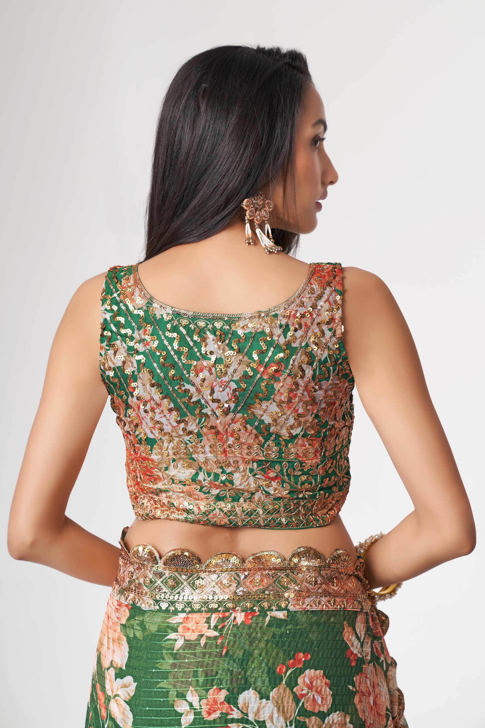Green Saree symbolizes freshness and festivity – great for Mehndi or family gatherings. 