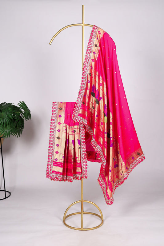 Bandhani dupatta in pink jacquard with zari weaving