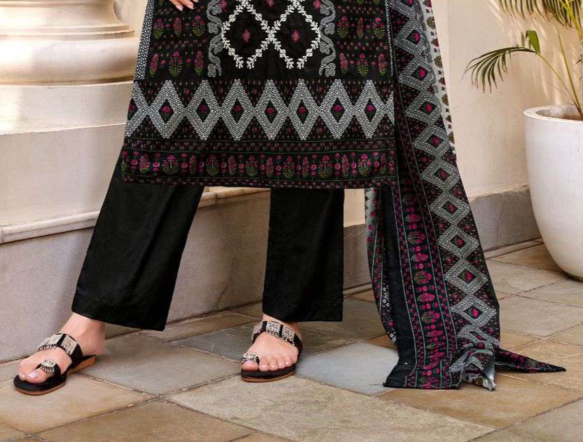 Hemline print detail on black cotton salwar