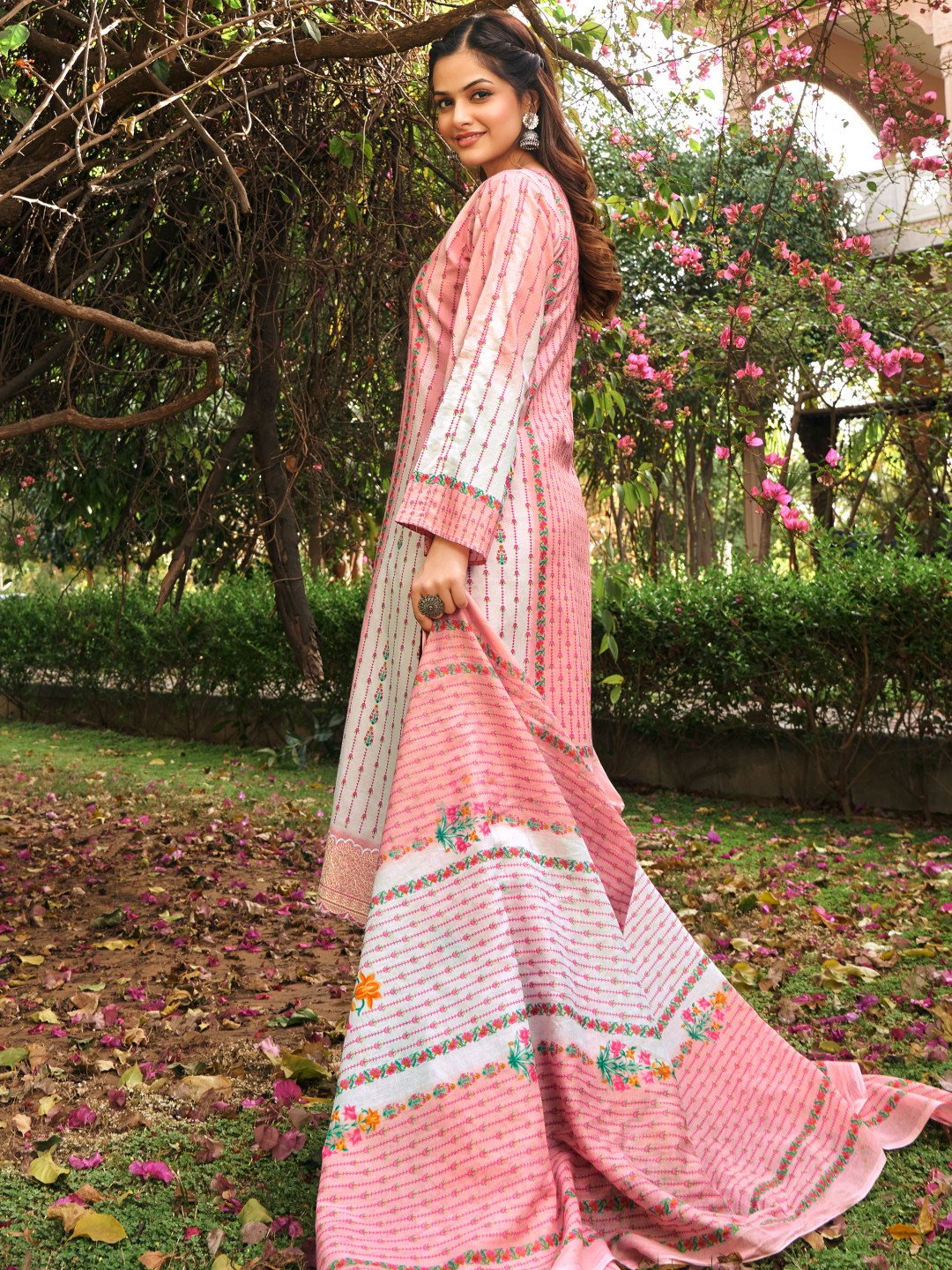 Pink colour cotton wear reflects softness and charm – perfect for graceful day functions. 