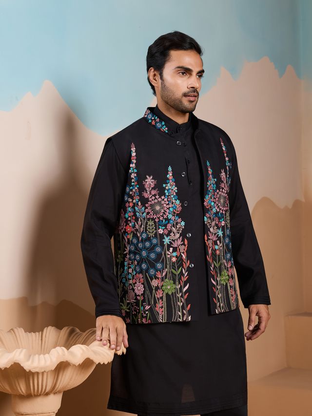 Mens Kurta Featuring Elegant Black Embroidered Work
