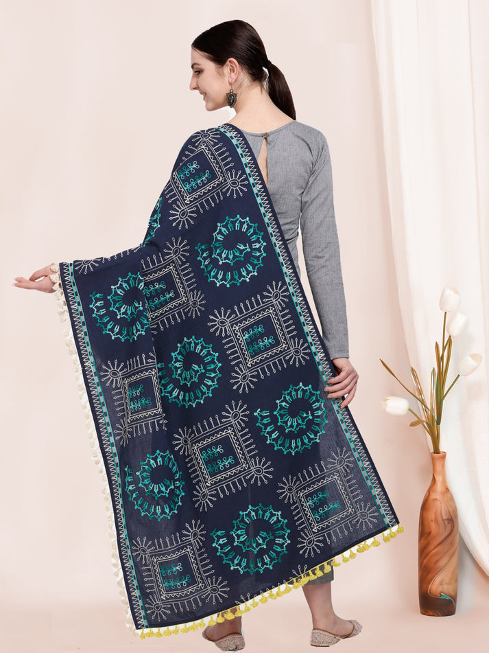 Elegant Navy Blue Scarf Styling For Canada