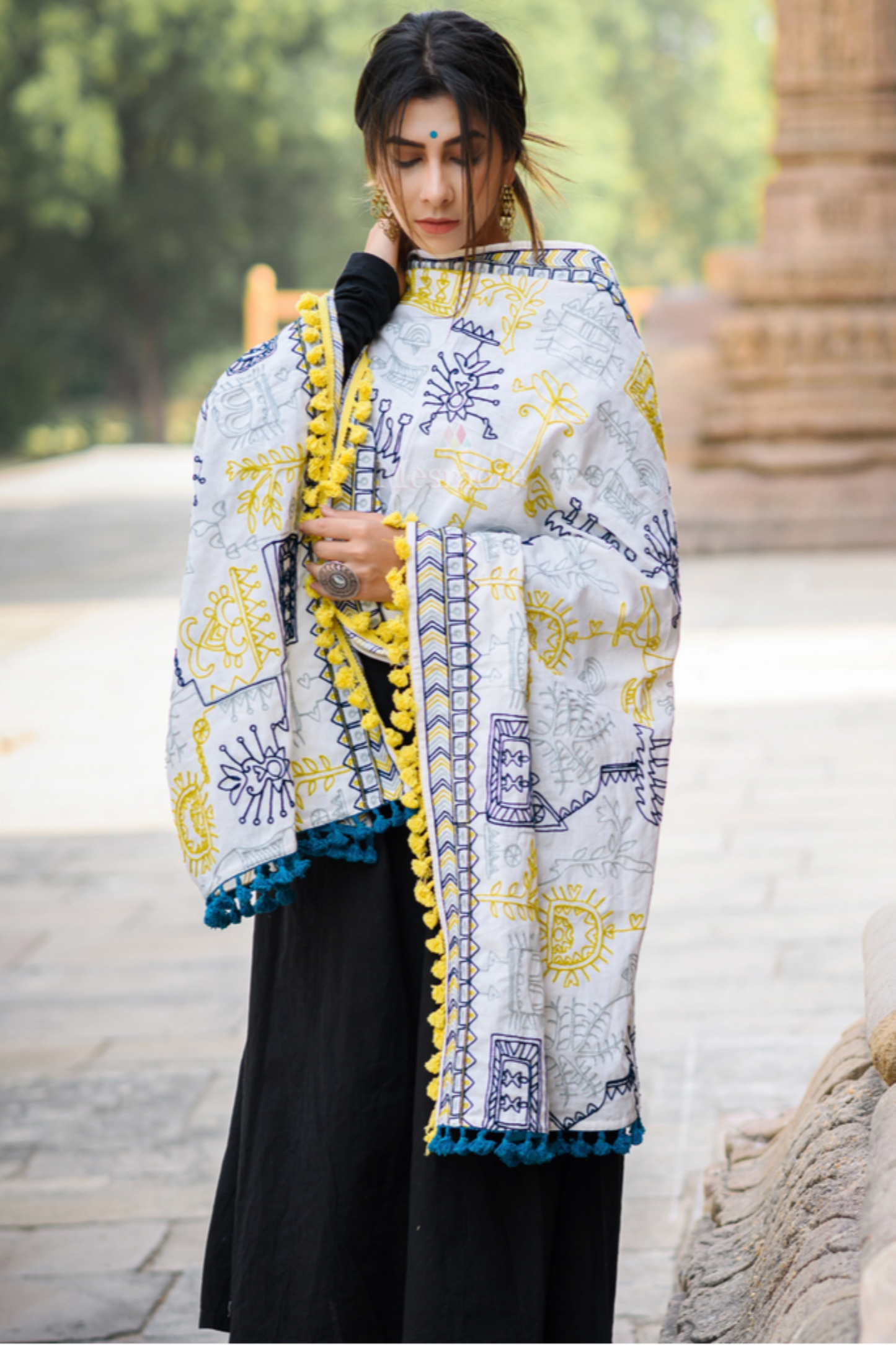 White dupatta in khadi cotton with delicate embroidery