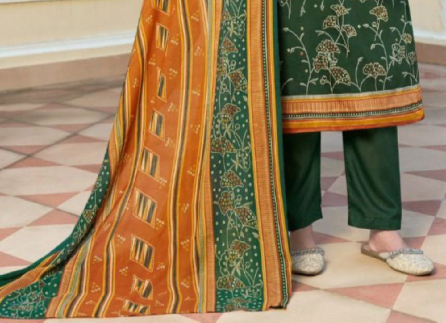 Women’s salwar kameez suitable for wedding gatherings